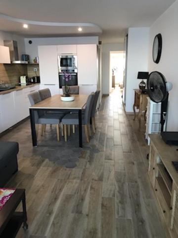Appartement Face A La Mer - 6 A 8 Personnes - Canet En Roussillon ภายนอก รูปภาพ